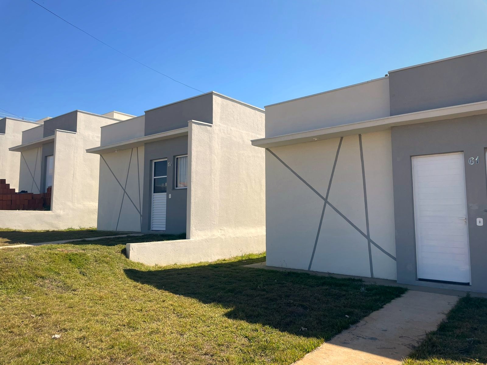 Casa moderna branca entregue